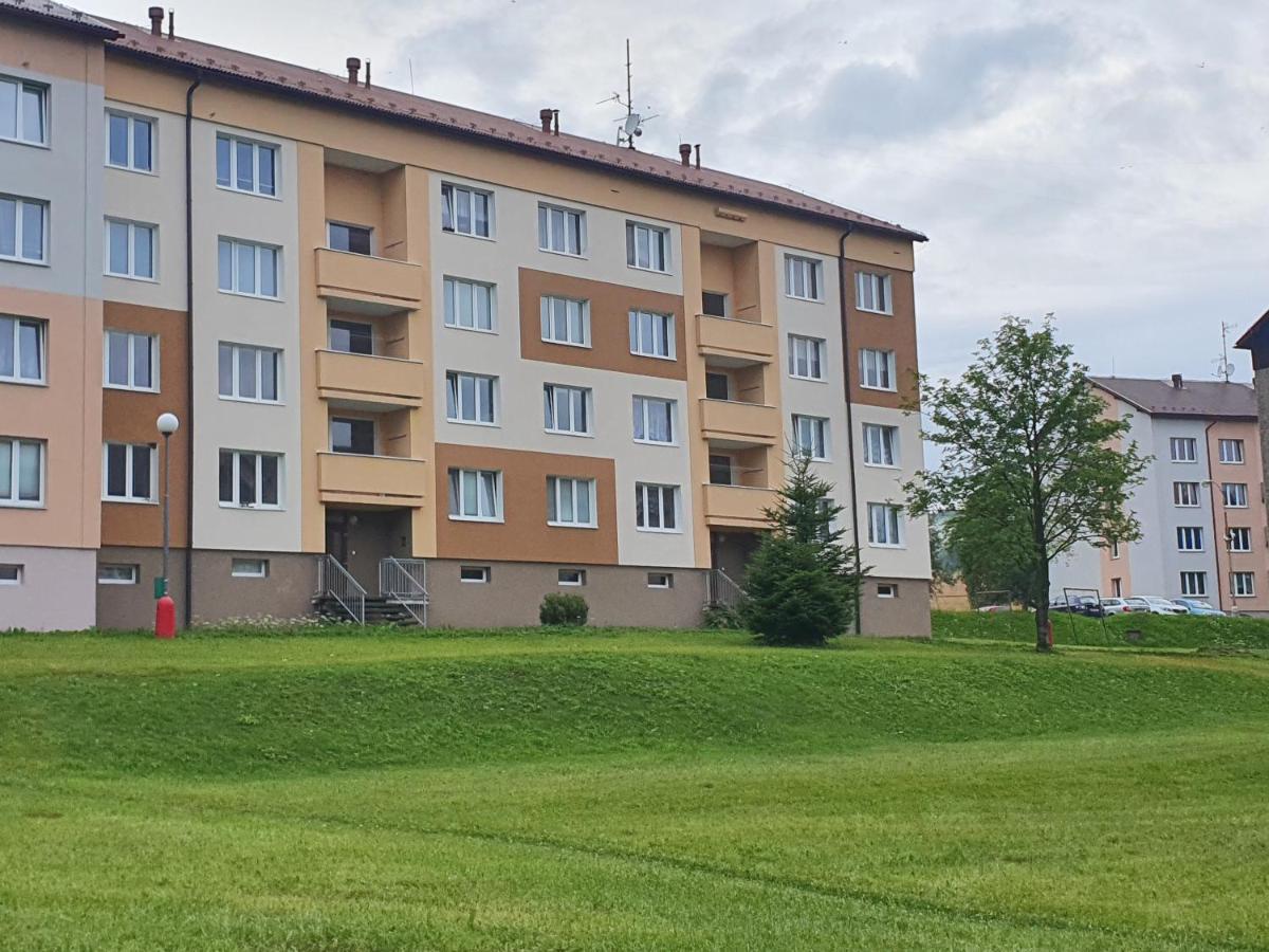 Family Apartman Kovářská Eksteriør bilde